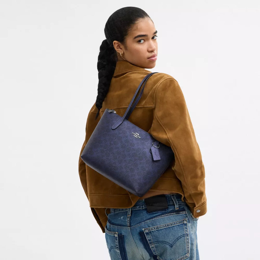 [AT DELHI] COACH Fiona Zip Tote Bag In Signature Canvas image 1