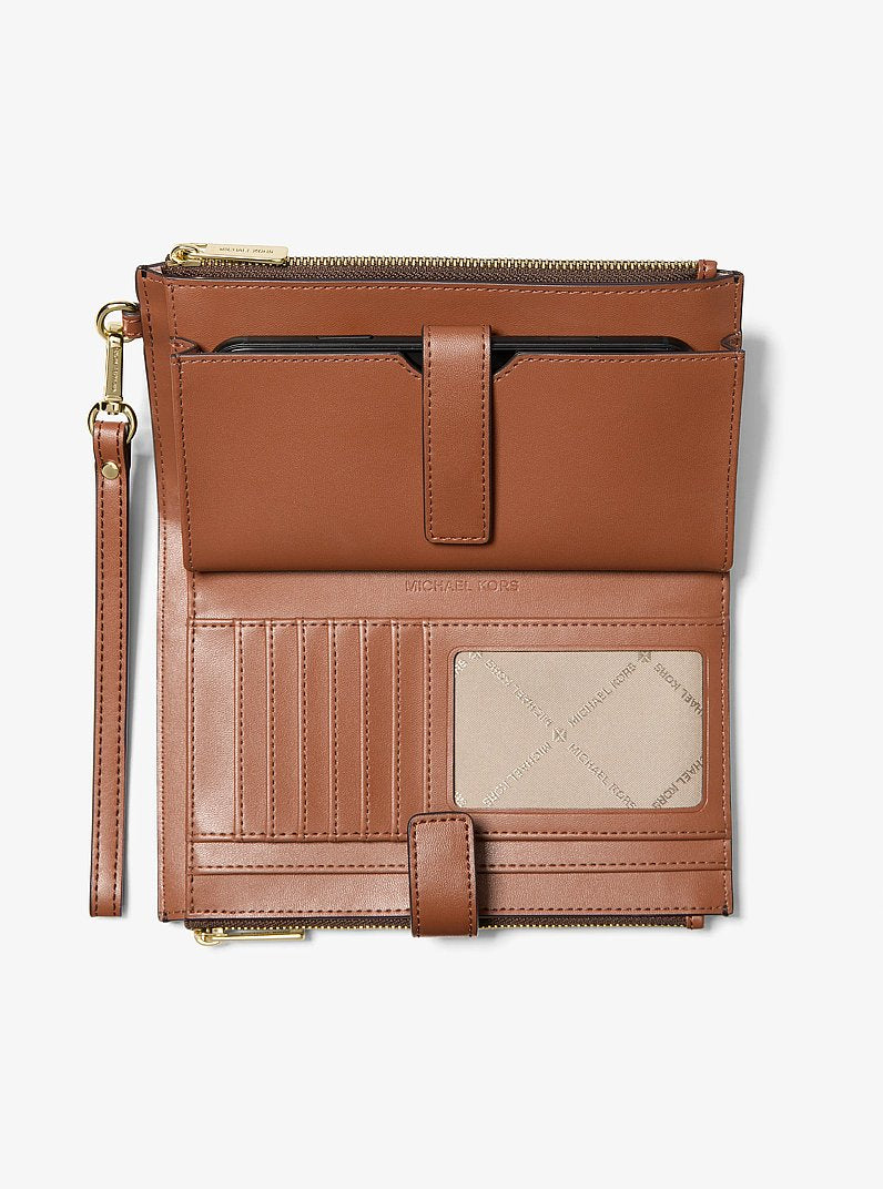 MICHAEL KORS Jet Set Travel Signature Logo Smartphone Wallet - Brown