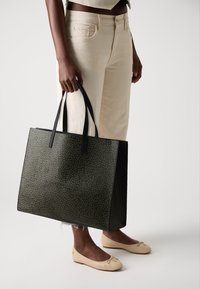 [AT DELHI] TED BAKER Ditsy Print PU Wide Icon Tote Bag image 2