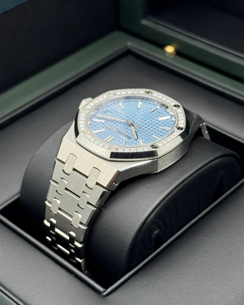 Audemars Piguet Royal Oak 15551ST.ZZ.1356ST.01Stainless Steel Diamond Bezel light blue “Grande Tapisserie” Dial 37mm