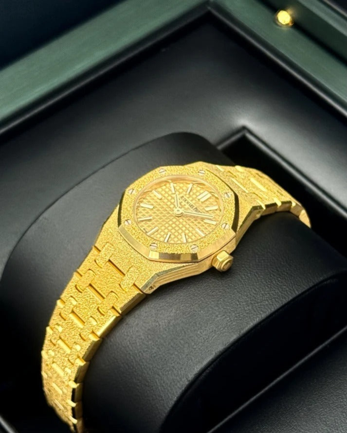 Audemars Piguet Royal Oak   67630BA.GG.1312BA.01-C 18 karat Yellow Gold tone-on-tone Petite Tapisserie Dial 23mm