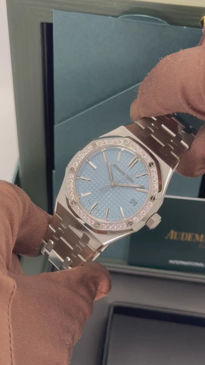 Audemars Piguet Royal Oak 15551ST.ZZ.1356ST.01Stainless Steel Diamond Bezel light blue “Grande Tapisserie” Dial 37mm