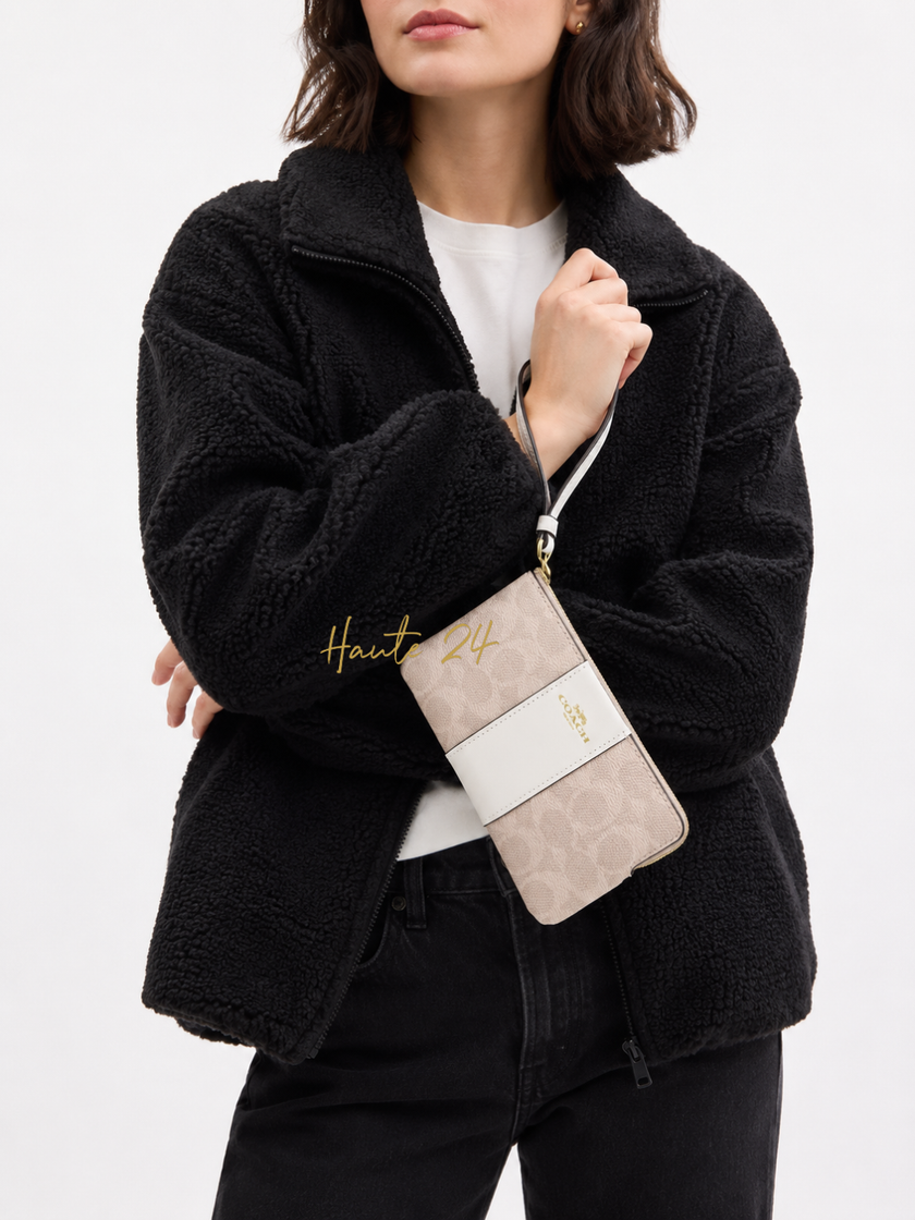 [Arriving at India] COACH Corner Zip Wristlet In Signature Canvas With Stripe - Sand/Chalk