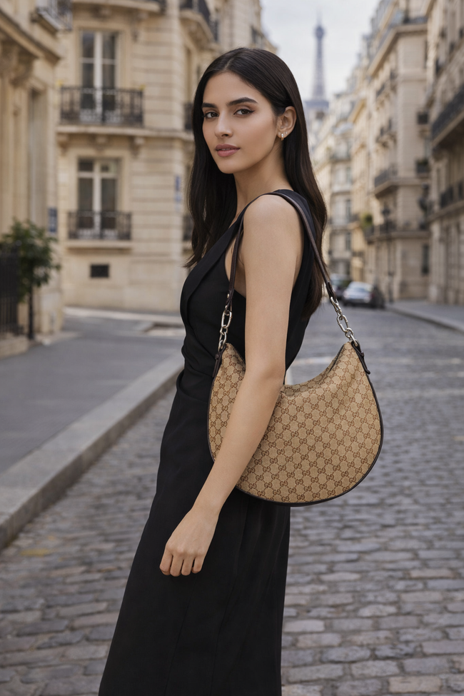 GUCCI B Medium Shoulder Bag image 0