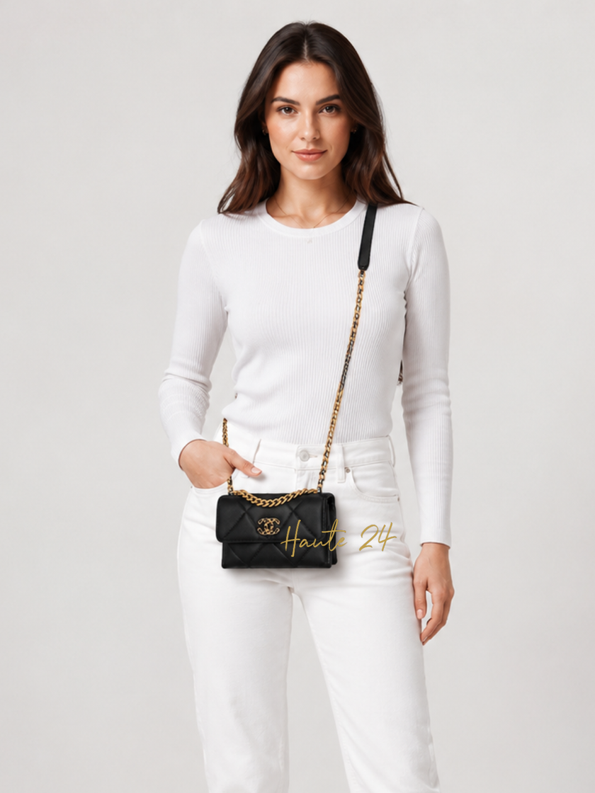 CHANEL 19 Chain Wallet image 0