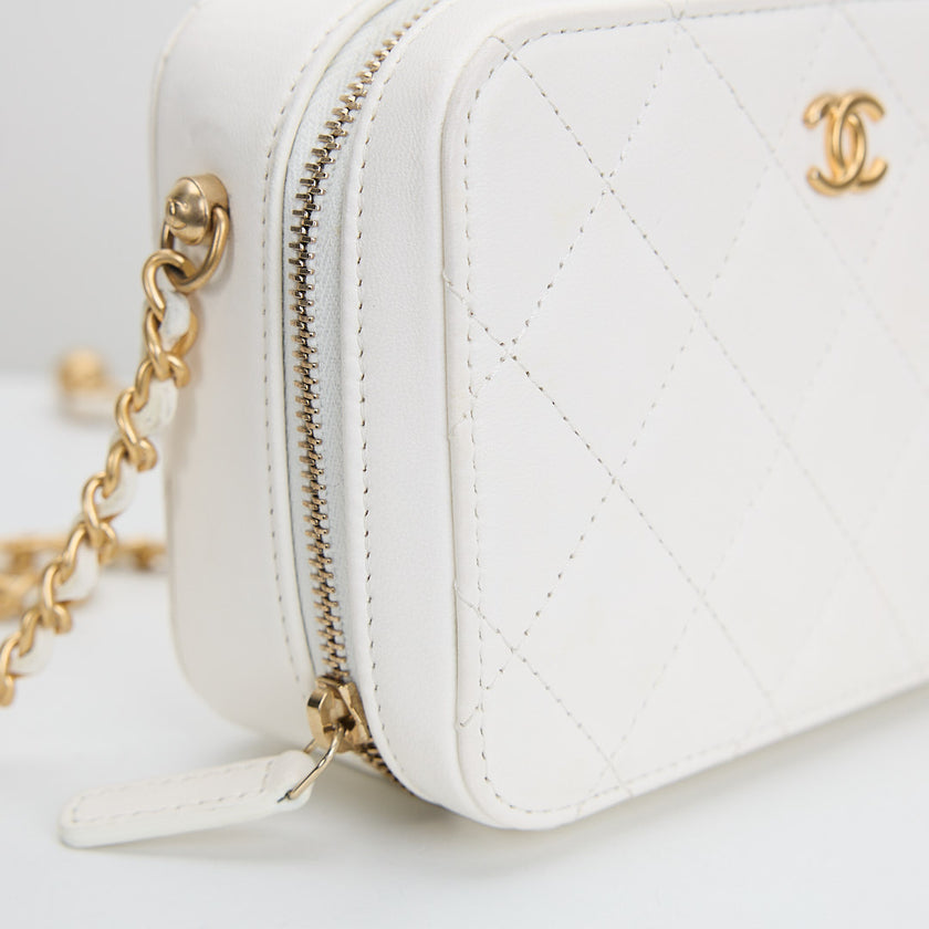 CHANEL Quilted CC Pearl Crush Camera Case White